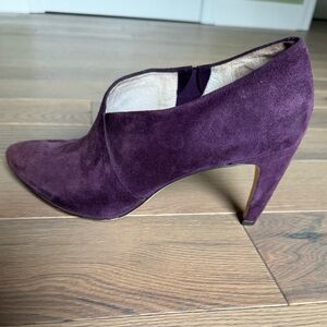 Purple pumps